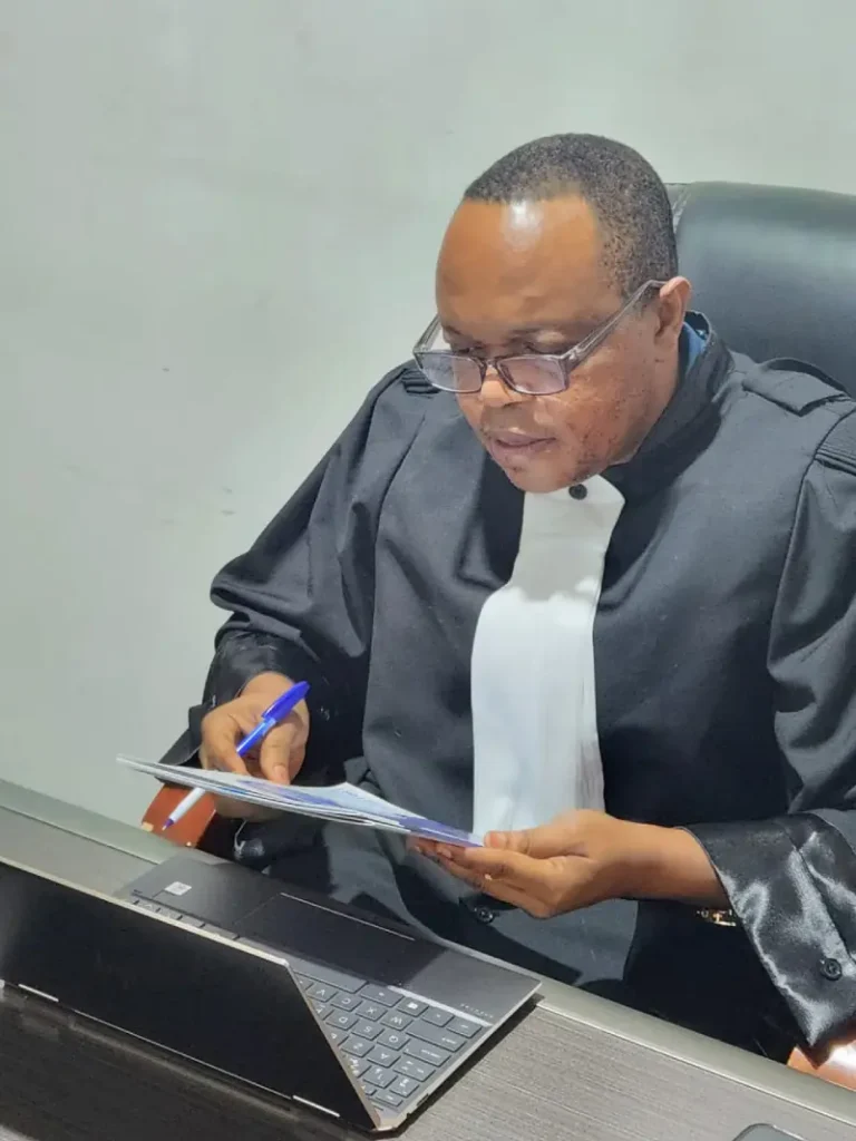 Publications 1 actualité juridique scrutée par henry fayol mulumba